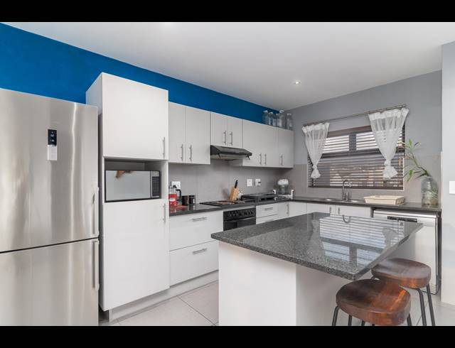 2 BEDROOM APARTMENT FOR SALE IN BURGUNDY ESTATE